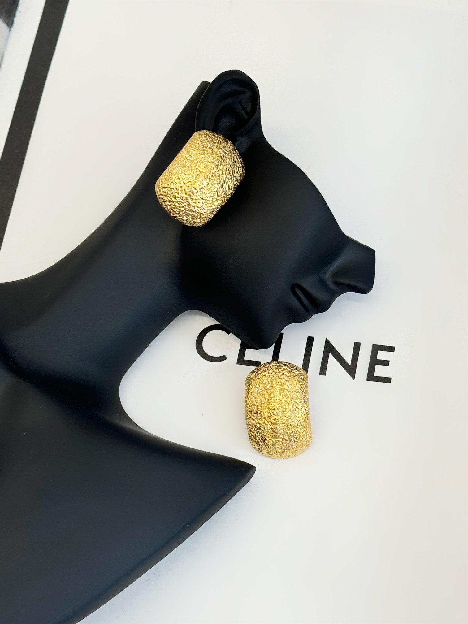 Facetune_03-05-2025-18-48-17 (1)